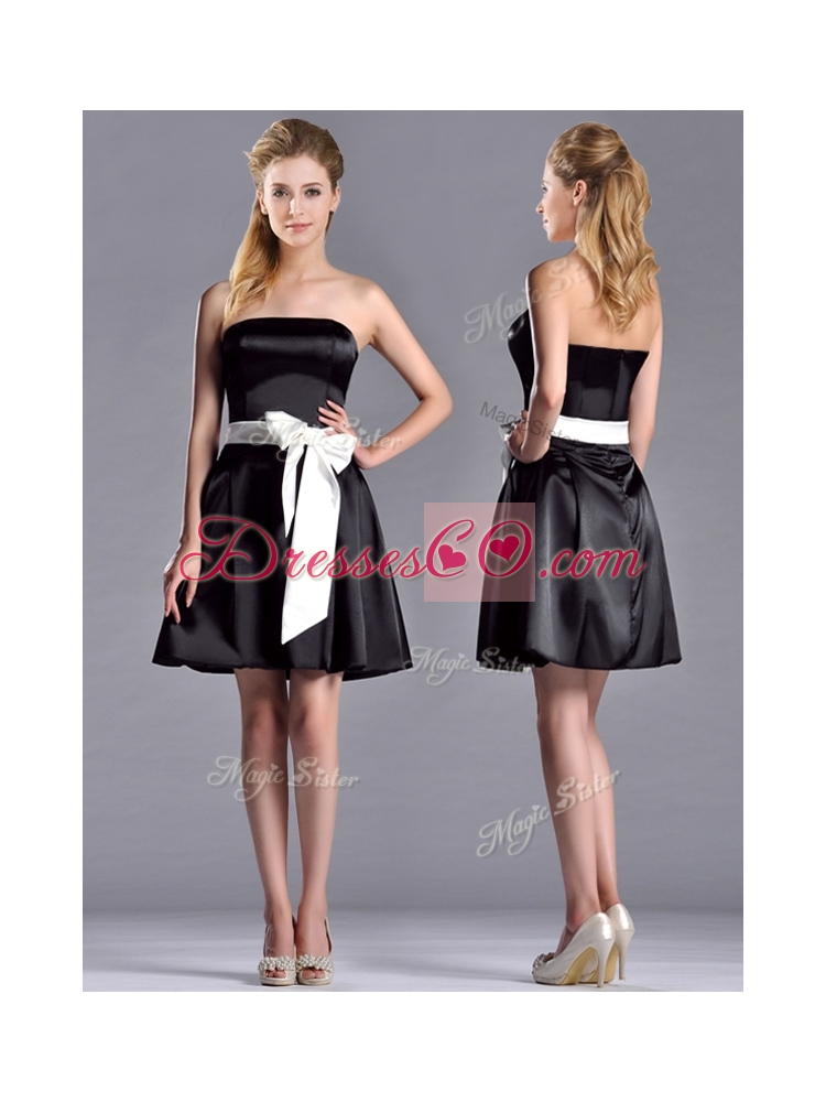Romantic A Line Strapless White Be-ribboned Short Prom Dress in Black