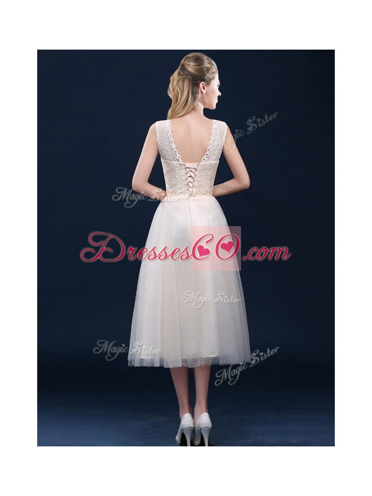Fashionable Tea Length Scoop Bridesmaid Dress with Lace and Appliques