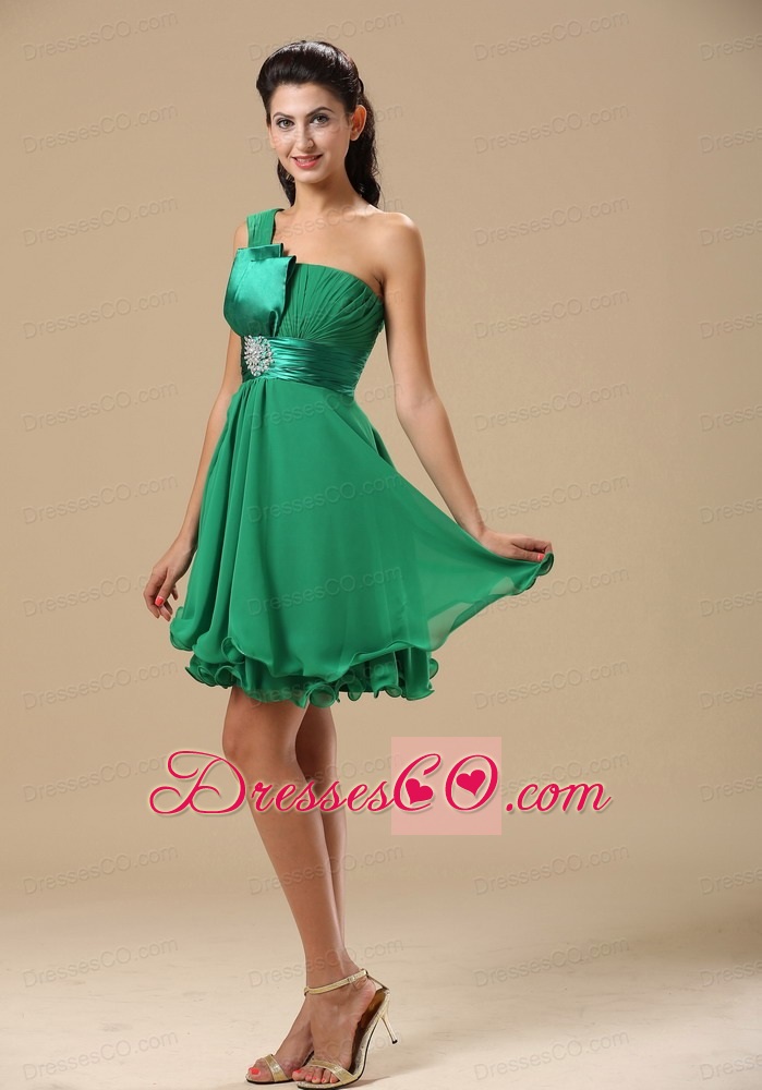 One Shoulder Light Blue Chiffon Ruched Decorate Bust Knee-length Prom / Homecoming Dress