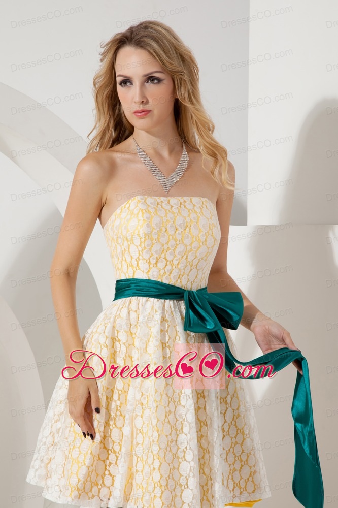 Yellow Junior Prom / Homecoming Dress A-line / Princess Strapless Mini-length Lace Sashes