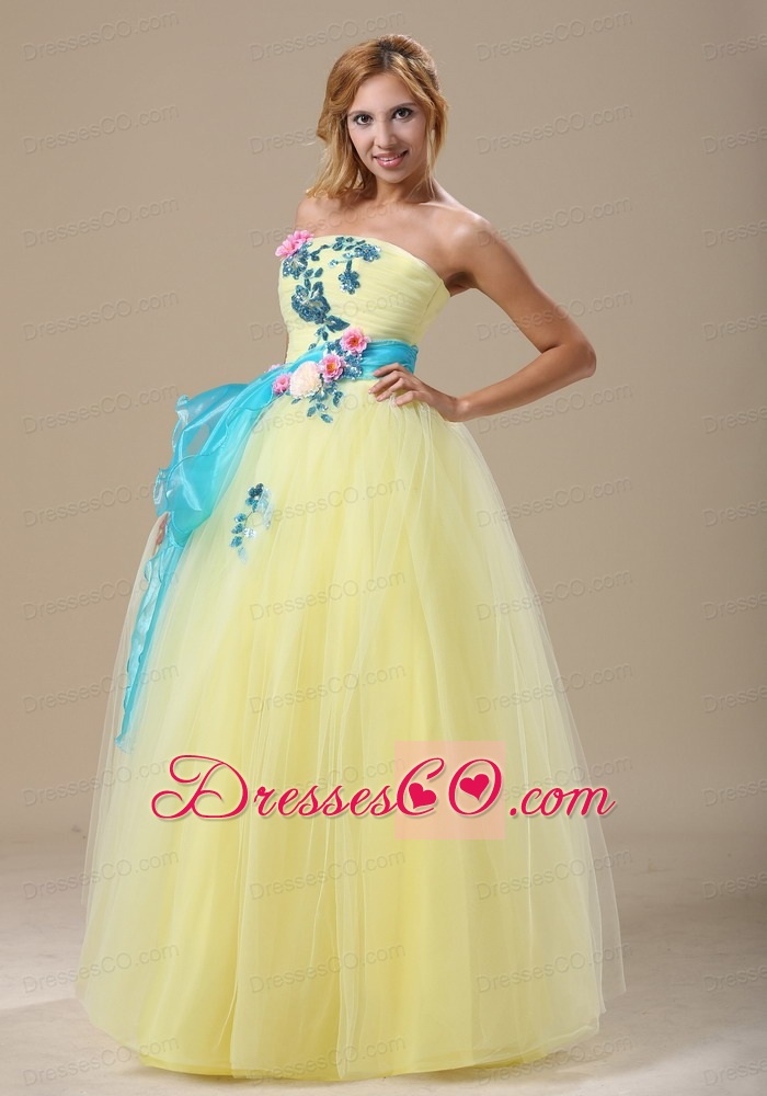 Light Yellow Appliques and Ruched Bodice For Prom Dress With Sash