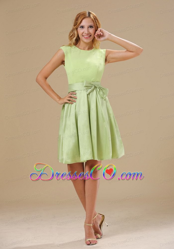 Yellow Green Knee-length Bowknot Decorate Waist Scoop Taffeta And Chiffon Bridesmaid Dress For 2013