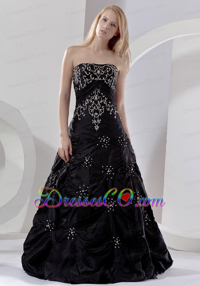 Embroidery With Beading Decorate Bodice Black Taffeta Long Prom Dress