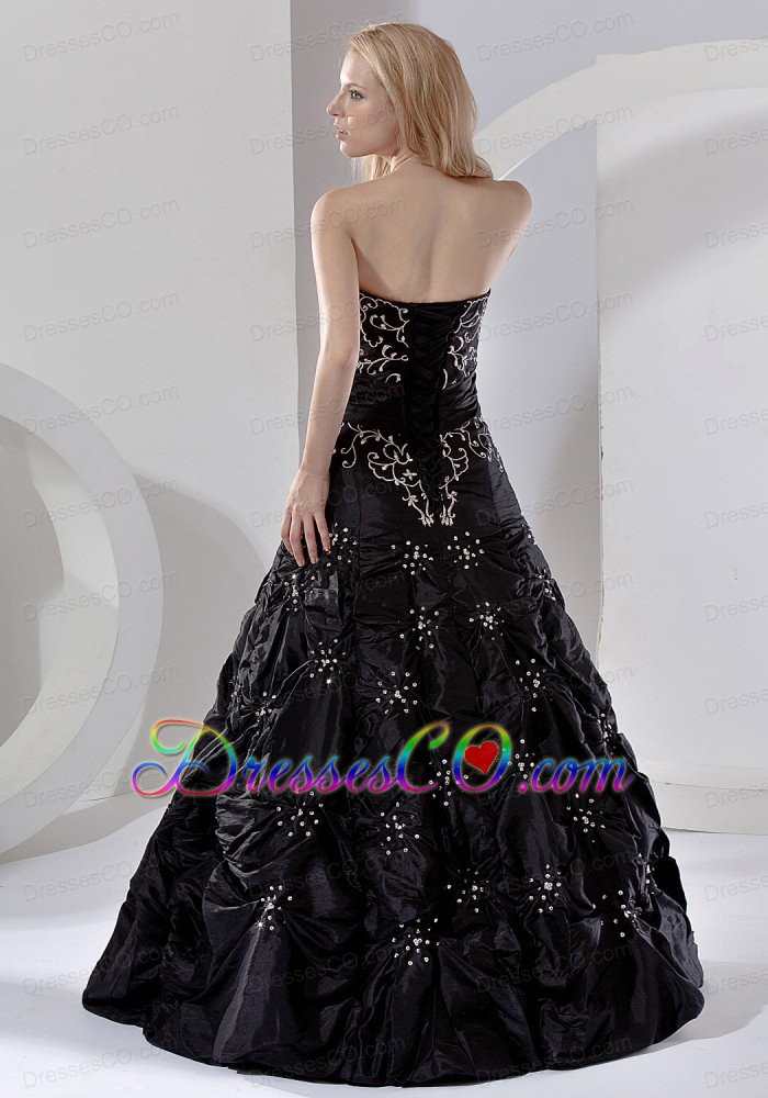 Embroidery With Beading Decorate Bodice Black Taffeta Long Prom Dress