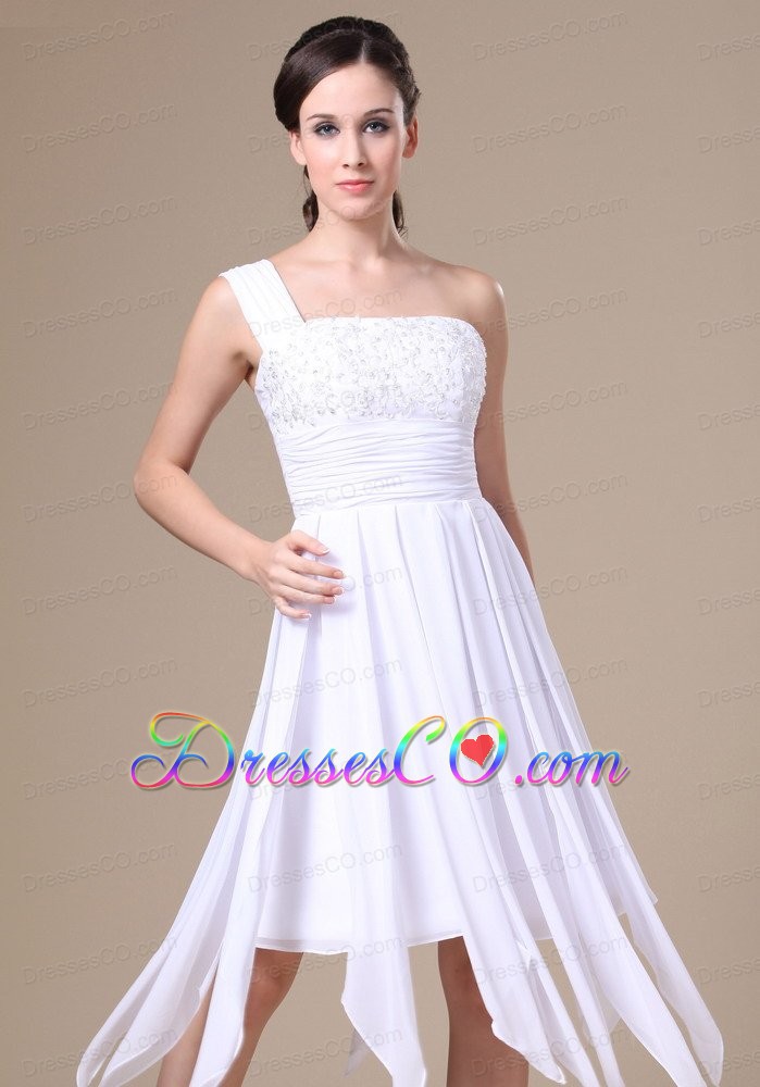 One Shoulder White Prom Dress With Asymmetrical Appliques Decorate