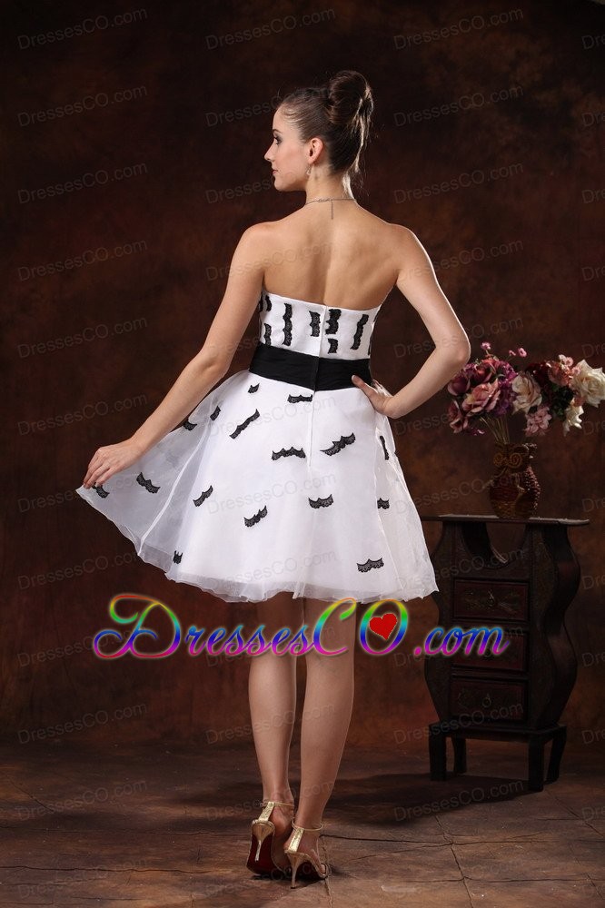 Black Appliques And Hand Made Flower Belt For White Cocktail / Homecoming Dress Mini-length