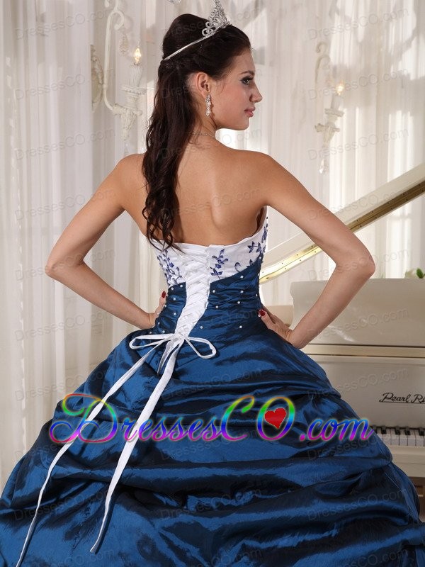 Beautiful Ball Gown Strapless Long Taffeta And Tulle Embroidery Quinceanera Dress