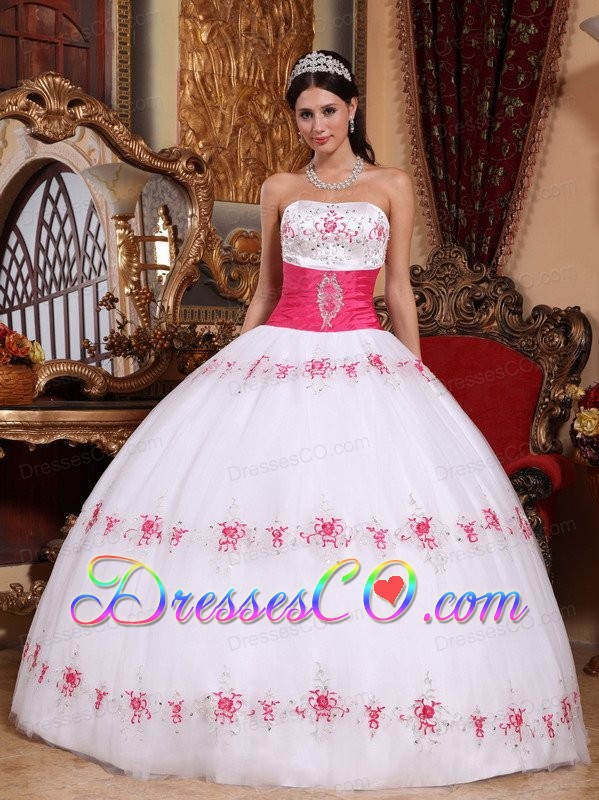 White Ball Gown Strapless Long Taffeta And Tulle Appliques Quinceanera Dress