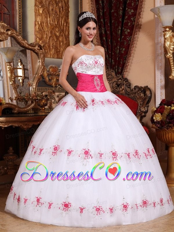 White Ball Gown Strapless Long Taffeta And Tulle Appliques Quinceanera Dress