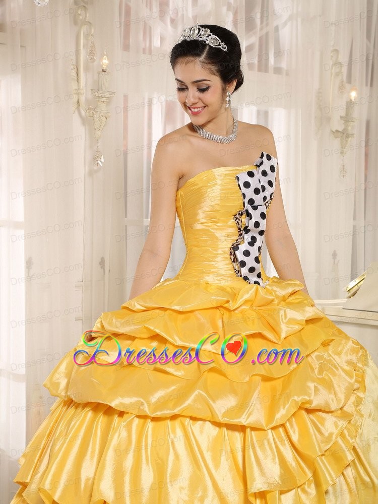 Popular Multi-color Pick-ups Strapless Quinceanera Dress