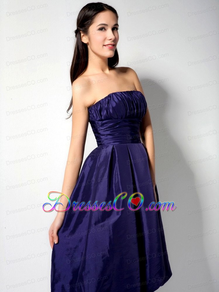 Purple A-line / Princess Strapless Knee-length Taffeta Ruching Homecoming Dress