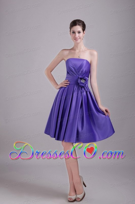 Purple A-line / Princess Strapless Knee-length Satin Hand Made Flower Prom Dress