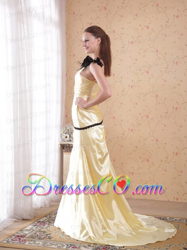 Light Yellow Column / Sheath One Shoulder Long Elastic Woven Satin Ruche Prom Dress