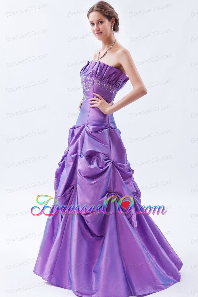 Purple A-line / Princess Strapless Prom Dress Taffeta Embroidery Long