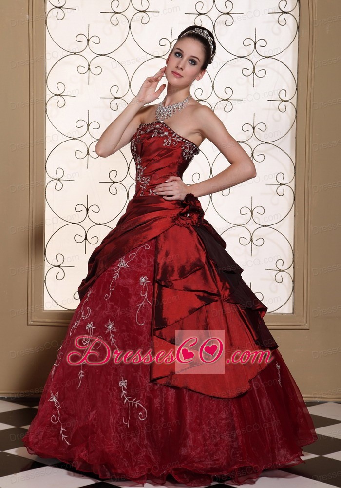 Modest Embroidery Decorate Quinceanera Dress For Strapless Beauty Wine Red Gown
