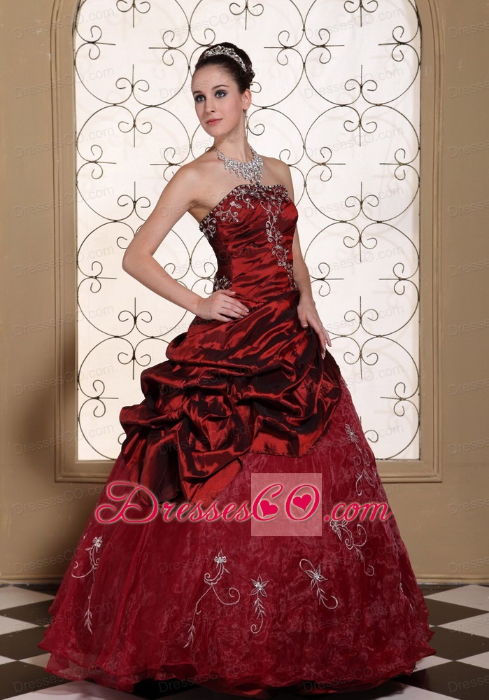 Modest Embroidery Decorate Quinceanera Dress For Strapless Beauty Wine Red Gown