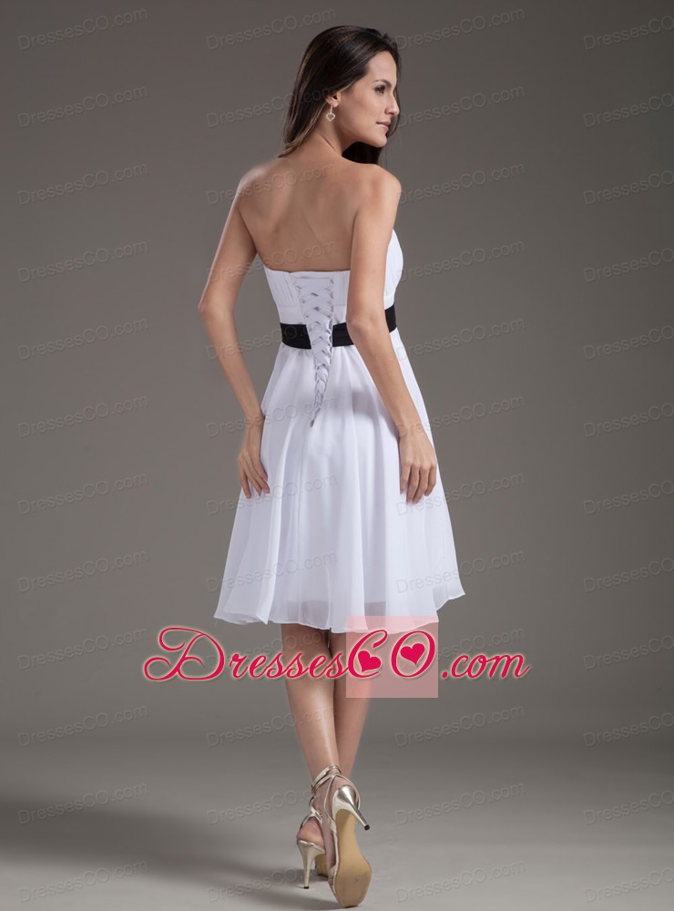 White Sash Empire Strapless Knee-length Prom Dress