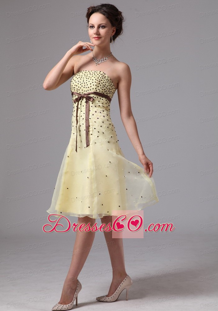 Light Yellow A-line Sash Knee-length Prom Dress For Prom Party