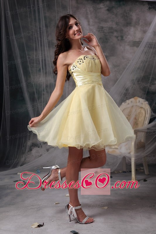 Remarkable Light Yellow Cocktail Dress A-line Strapless Beading Organza Knee-length