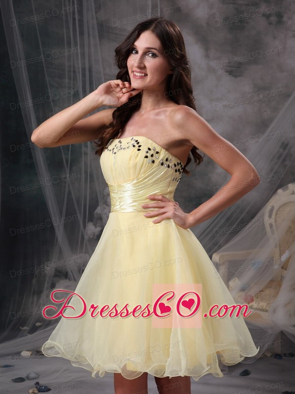 Remarkable Light Yellow Cocktail Dress A-line Strapless Beading Organza Knee-length
