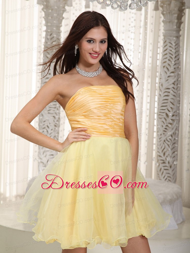 Light Yellow A-line / Princess Strapless Mini-length Organza Prom / Homecoming Dress