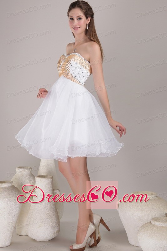 White A-line / Princess Knee-length Organza Beading Prom Dress