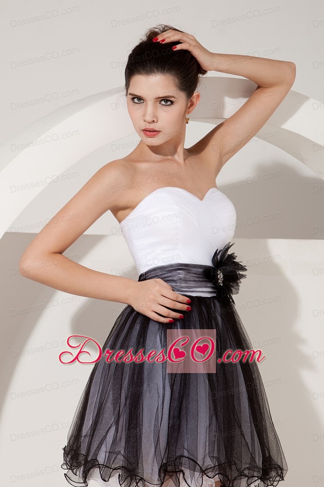 Glamorous Black And White Short Prom Dress A-line / Princess Mini-length Tulle Hand Made Flowers