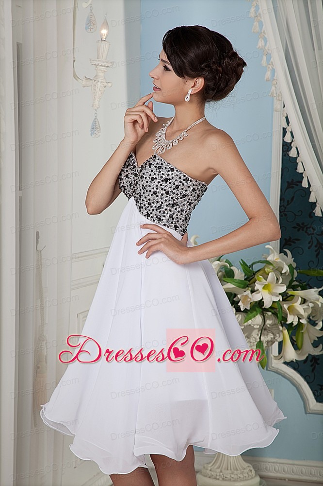 Simple White A-line / Princess Prom / Homecoming Dress Knee-length Chiffon