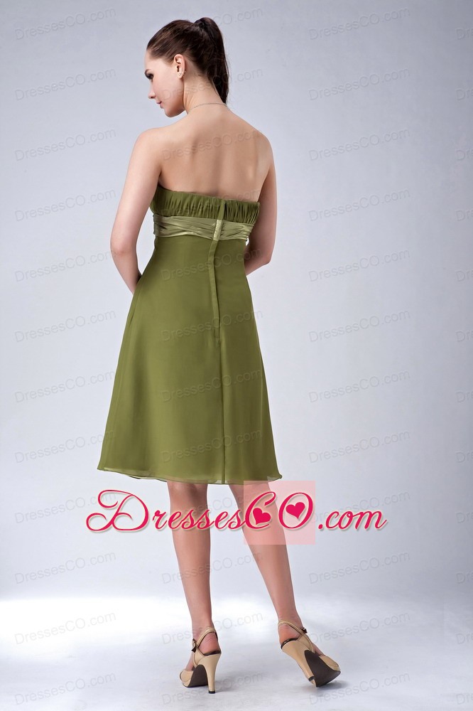 Olive Green Empire Strapless Dama Dress Chiffon Knee-length