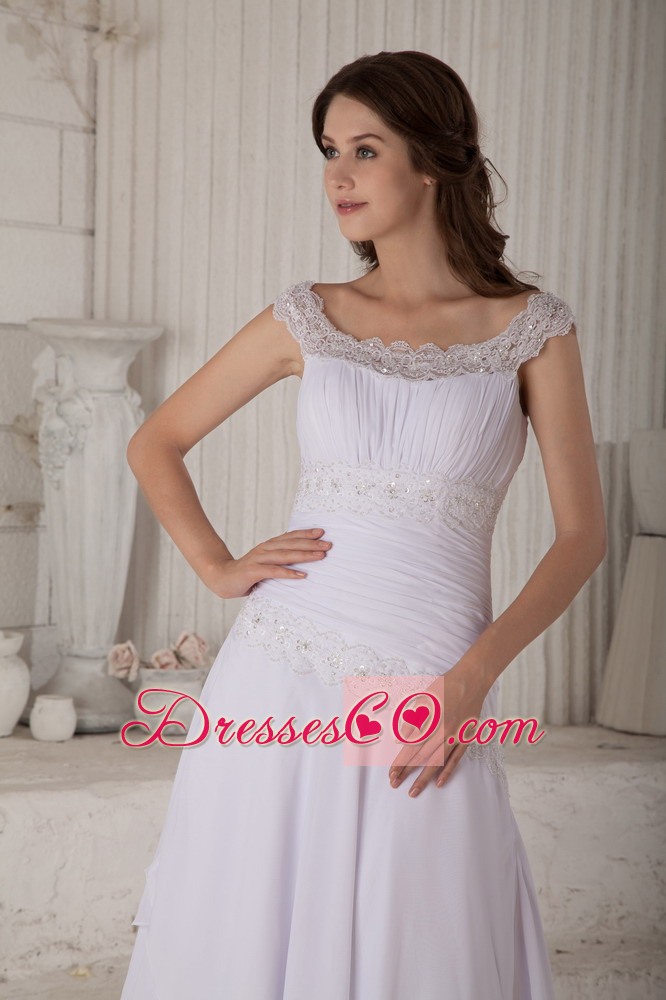 Beautiful A-line / Princess Scoop Court Train Chiffon Embroidery Wedding Dress