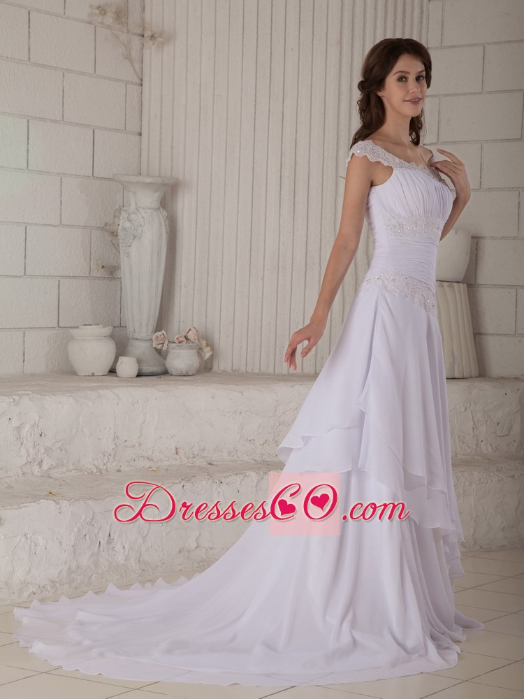 Beautiful A-line / Princess Scoop Court Train Chiffon Embroidery Wedding Dress