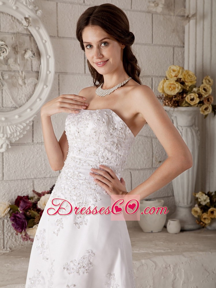 Discount A-line / Princess Strapless High-low Lace Embroidery and Beading Wedding Dress