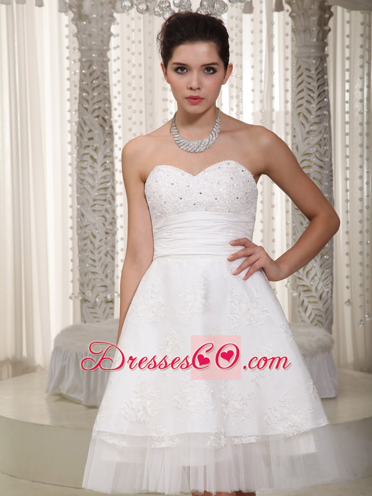 Lovely A-line Mini-length Taffeta Appliques Wedding Dress