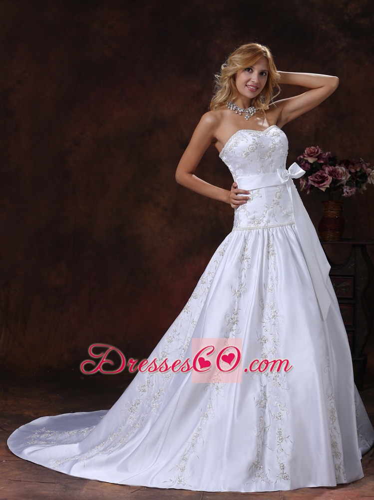 Gorgeous Bowknot and Embroidery Wedding Dress With Chapel Train For Custom Made