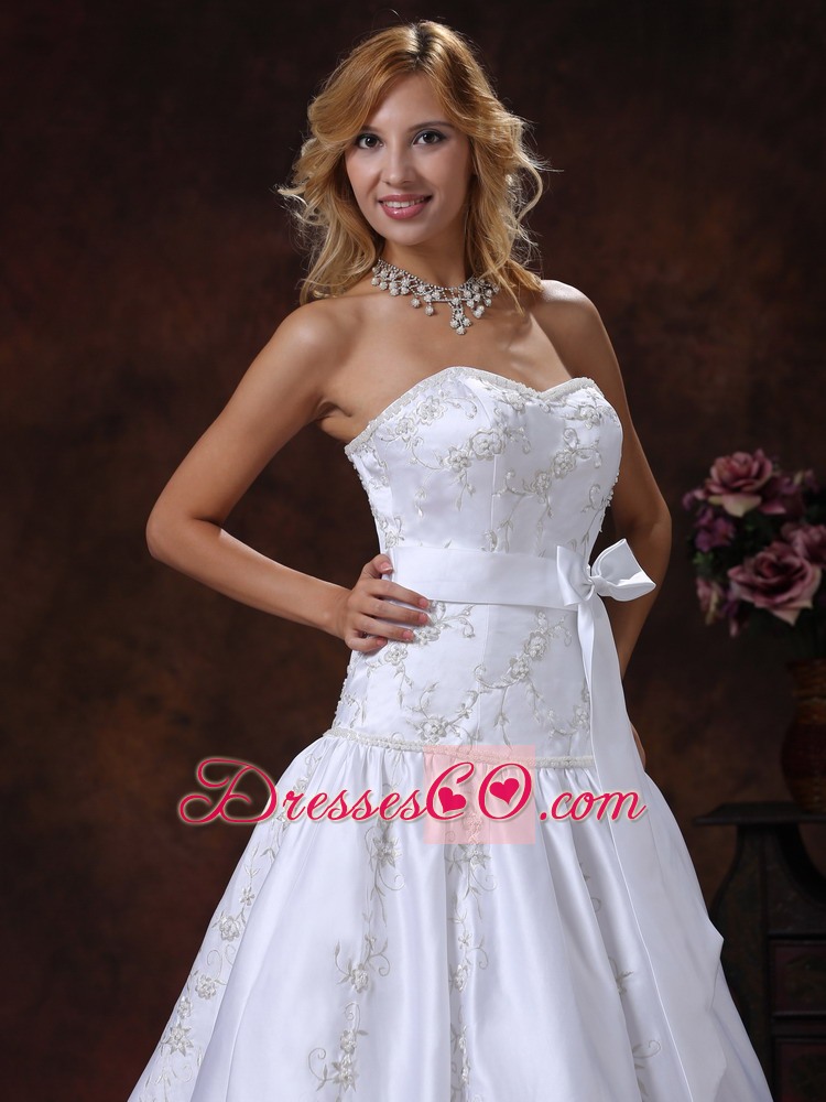 Gorgeous Bowknot and Embroidery Wedding Dress With Chapel Train For Custom Made