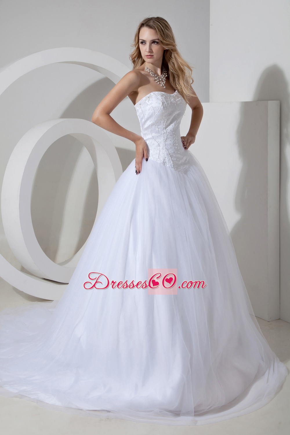 Cheap A-line / Princess Strapless Court Train Tulle Beading Wedding Dress