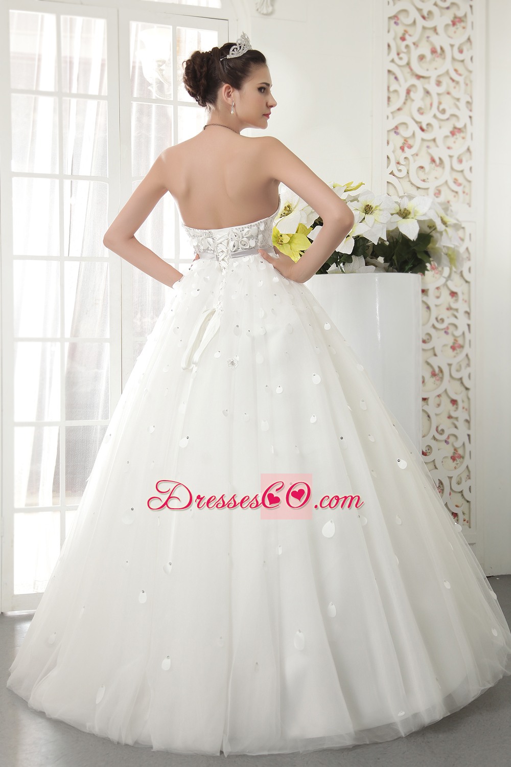 Modest A-line / Princess Strapless Long Tulle Beading Wedding Dress