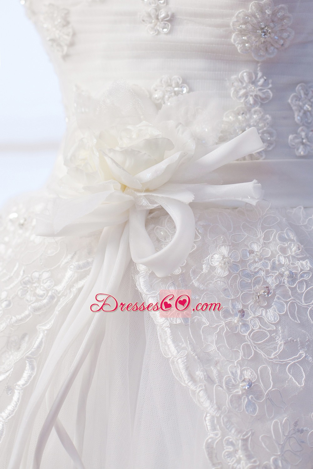 Beautiful A-line Longtulle Appliques And Hand Made Flowers Wedding Dress