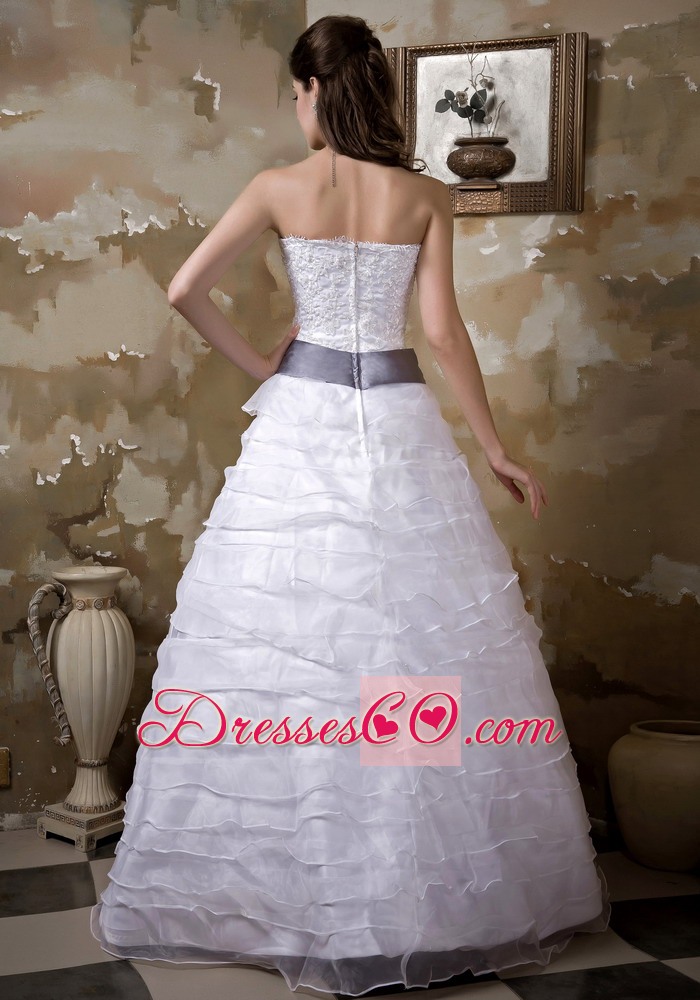 Beautiful A-line Long Taffeta And Organza Appliques Wedding Dress