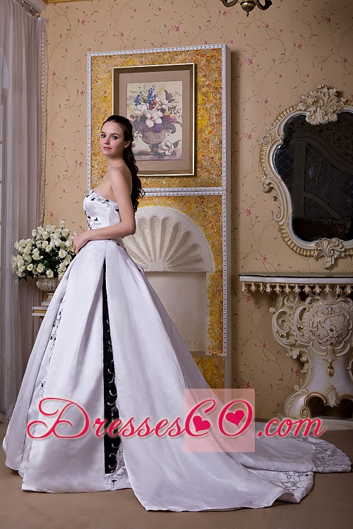 Elegant Ball Gown Strapless Chapel Train Satin Embroidery Wedding Dress
