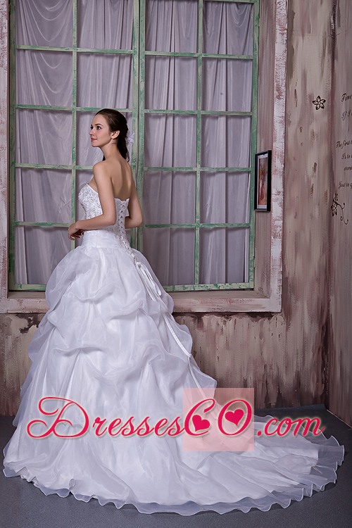 Elegant A-line Strapless Chapel Train Taffeta and Organza Appliques Wedding Dress