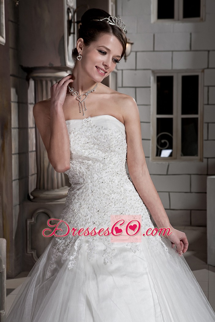 Fashionable Ball Gown Strapless Court Train Tulle and Taffeta Lace With Beading Wedding Dress
