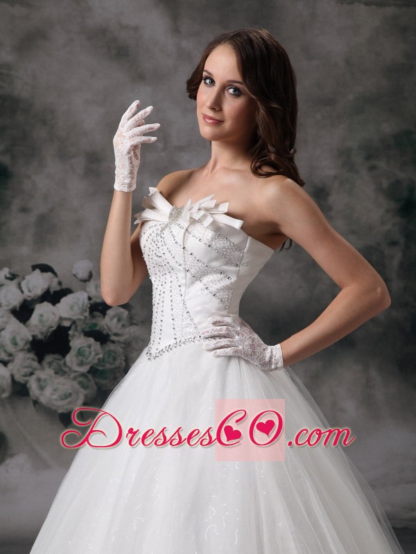 Beautiful A-line Strapless Long Tulle Beading Wedding Dress