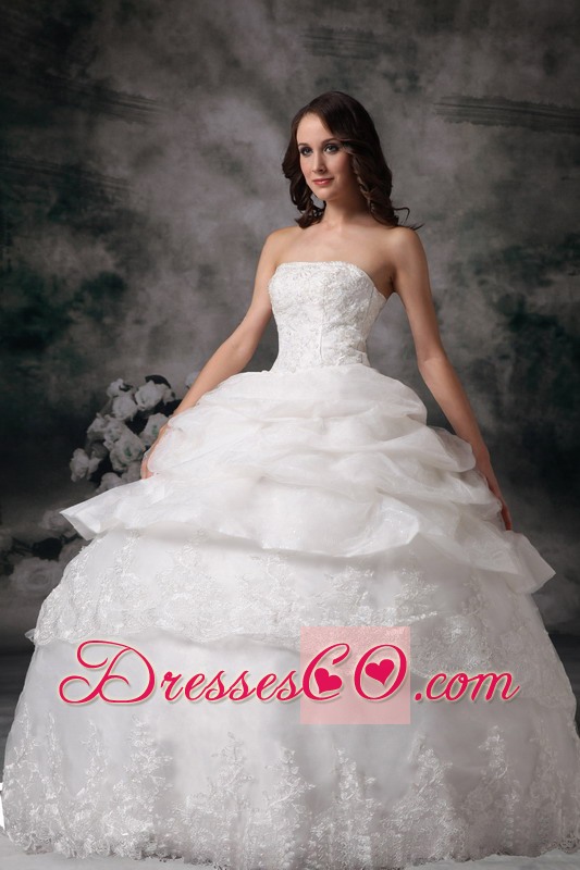 Beautiful Ball Gown Strapless Long Lace Pick-ups Wedding Dress