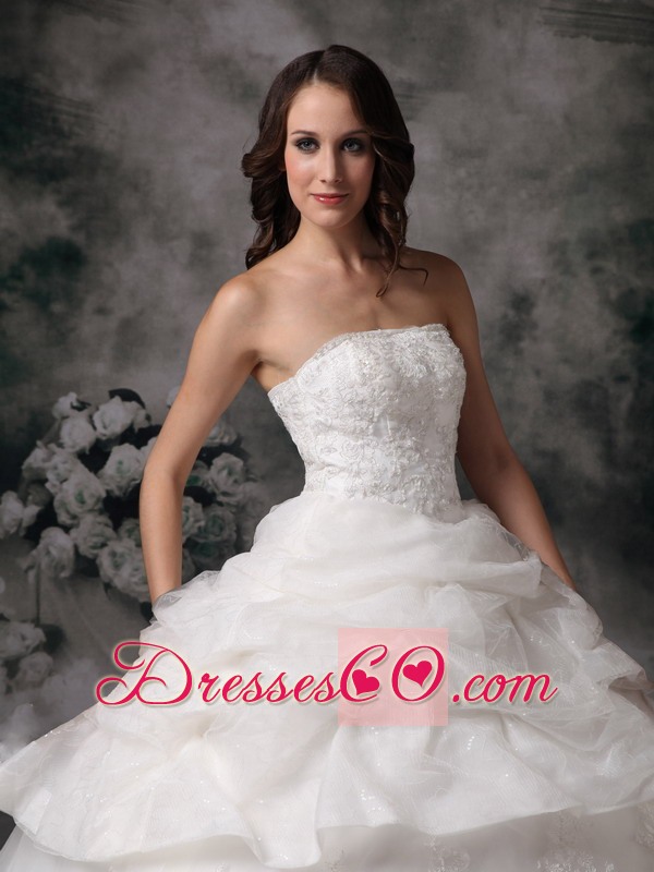 Beautiful Ball Gown Strapless Long Lace Pick-ups Wedding Dress