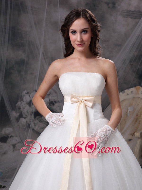 Wonderful A-line Strapless Long Organza And Taffeta Bows Wedding Dress