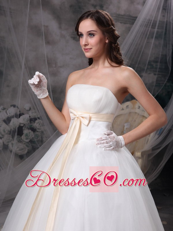 Wonderful A-line Strapless Long Organza And Taffeta Bows Wedding Dress