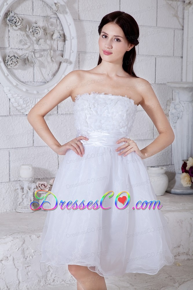 White A-line / Princess Strapless Short Prom Dress Organza Appliques Knee-length
