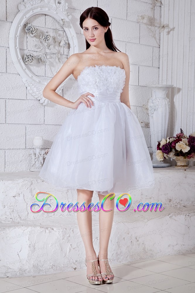 White A-line / Princess Strapless Short Prom Dress Organza Appliques Knee-length