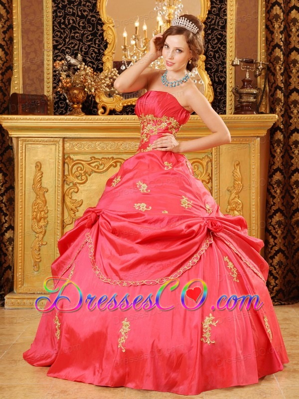 Red Ball Gown Strapless Long Taffeta Beading And Appliques Quinceanera Dress